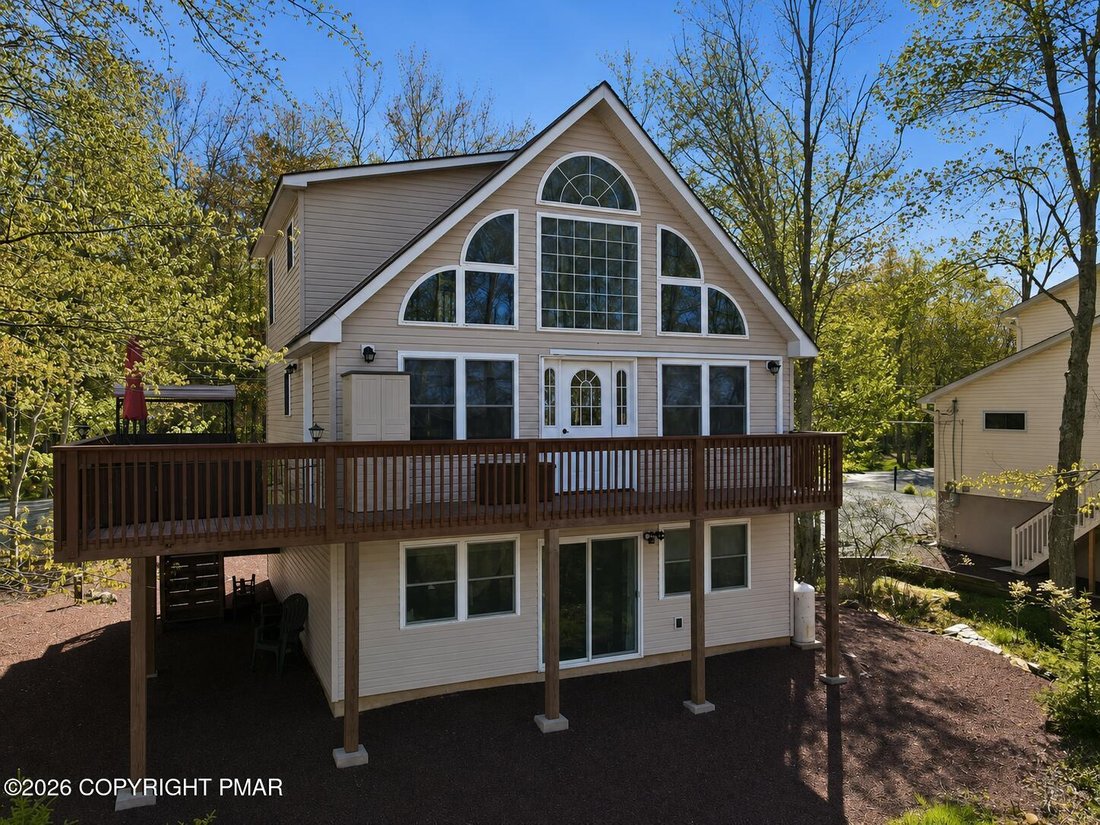 House in Arrowhead Lake, Pennsylvania, United States 1 - 17935499