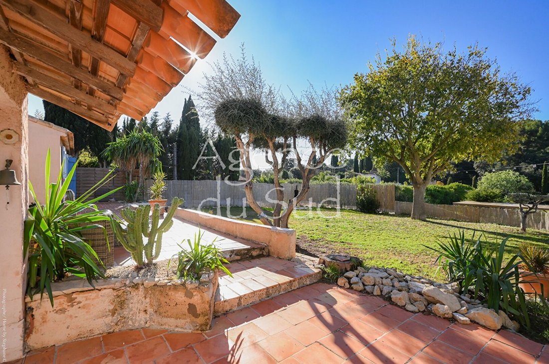 Villa in Nord, Sanary-sur-Mer, France 1 - 16778058