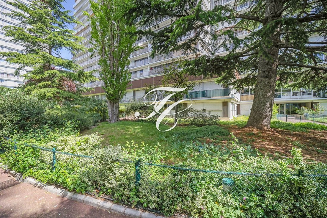 Apartment in Puteaux, Ile-de-France, France 1 - 17830434