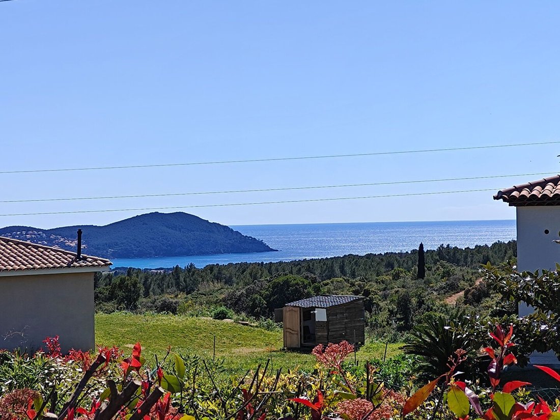 Villa in La Cadiere-d'Azur, Provence-Alpes-Côte d'Azur, France 2 - 17555275