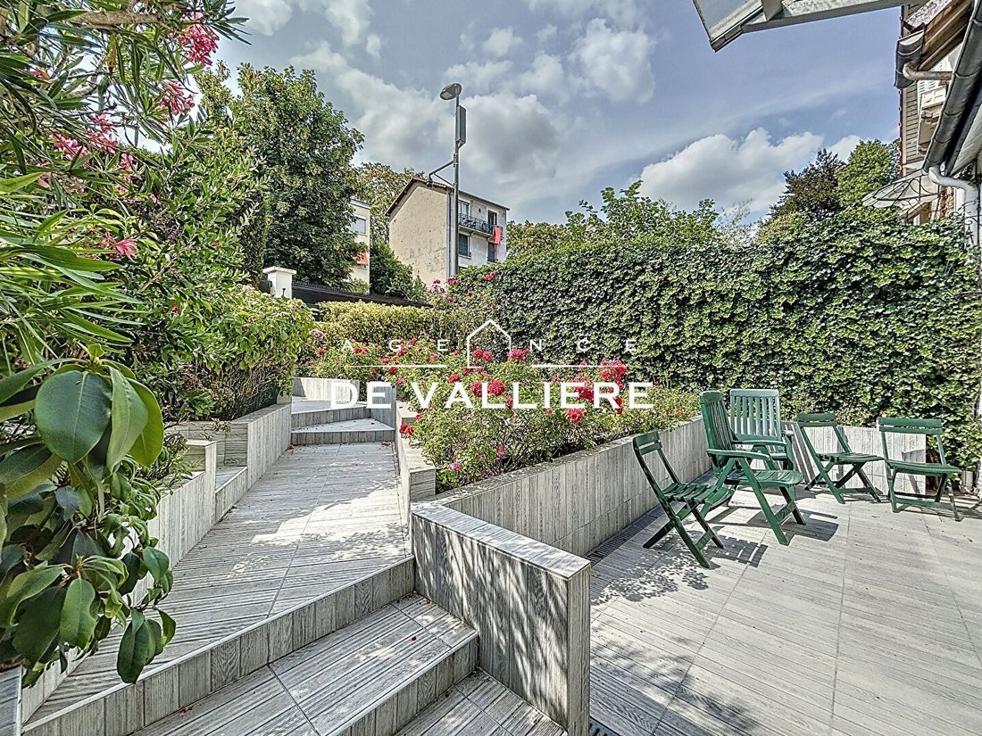 Maison à Suresnes, Île-de-France, France 1 - 16067143