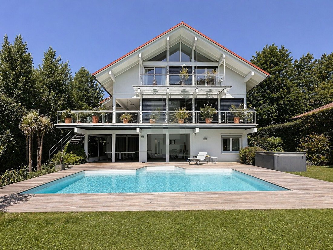 Villa in Anglet, Nouvelle-Aquitaine, France 1 - 17813055