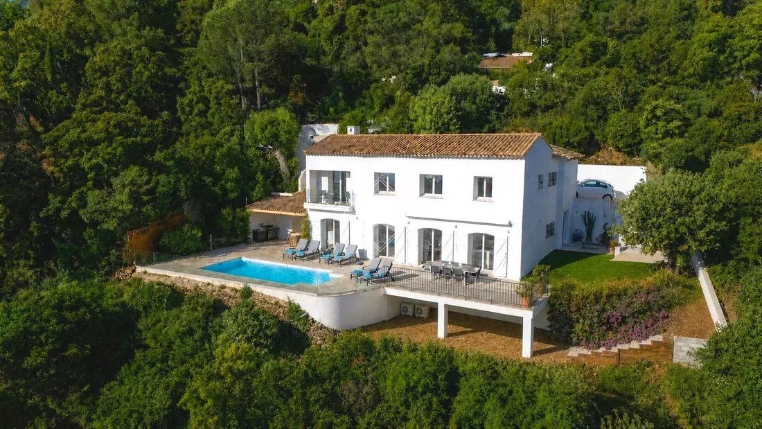 Villa in Nord, Cavalaire-sur-Mer, France 2 - 17902613