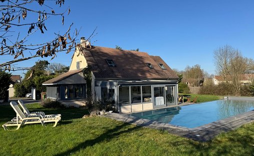 House in Montfort-l'Amaury, Ile-de-France, France 1