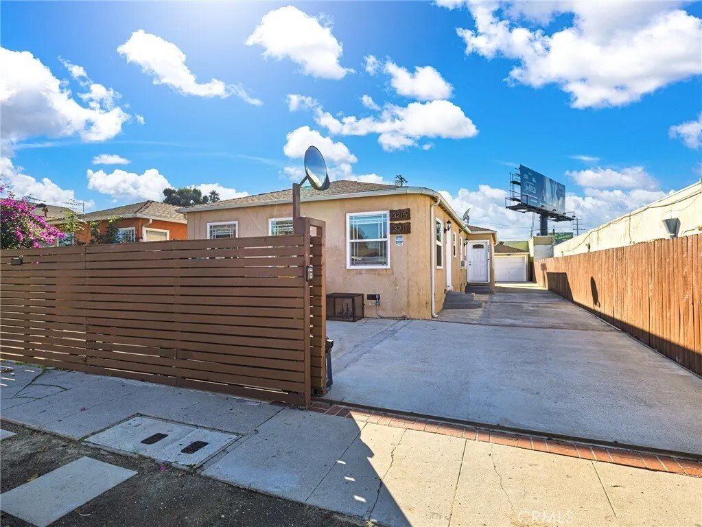 Los Angeles, California, United States 1 - 17357041