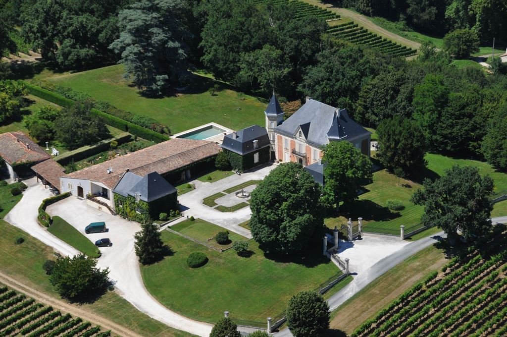 Farm Ranch in Sainte-Foy-la-Grande, Nouvelle-Aquitaine, France 3 - 12564869