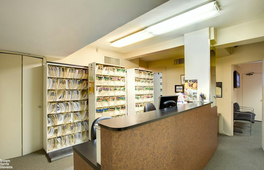 Co Op in New York, New York, United States 5 - 16748424
