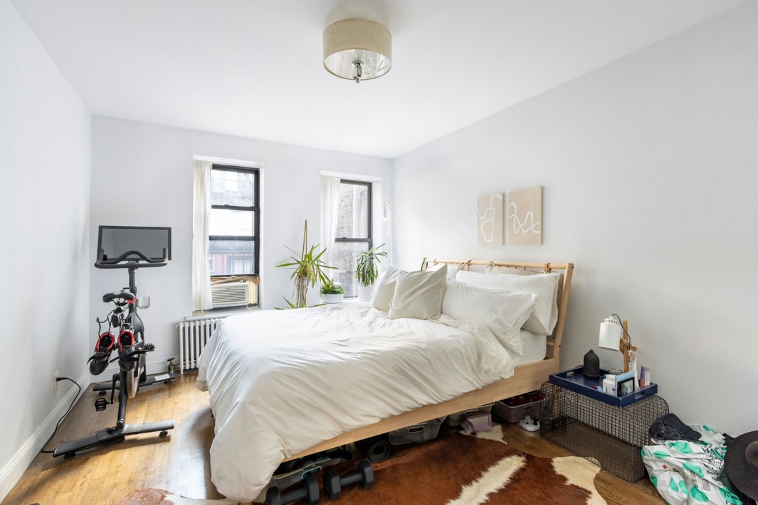 House in New York, New York, United States 4 - 17629440