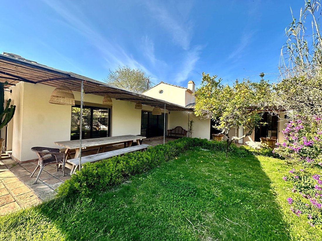House in Zone Est Diffuse, Saint-Tropez, France 2 - 17051400