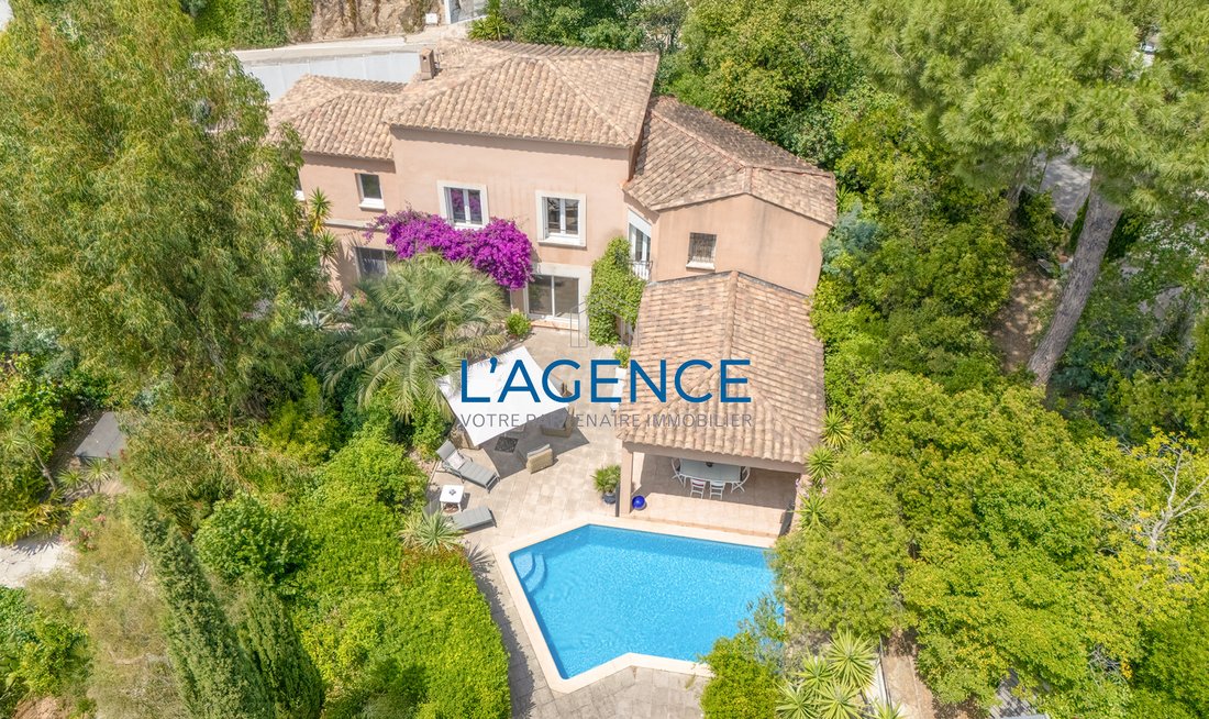 Villa in Hyeres, Provence-Alpes-Côte d'Azur, France 2 - 17929628