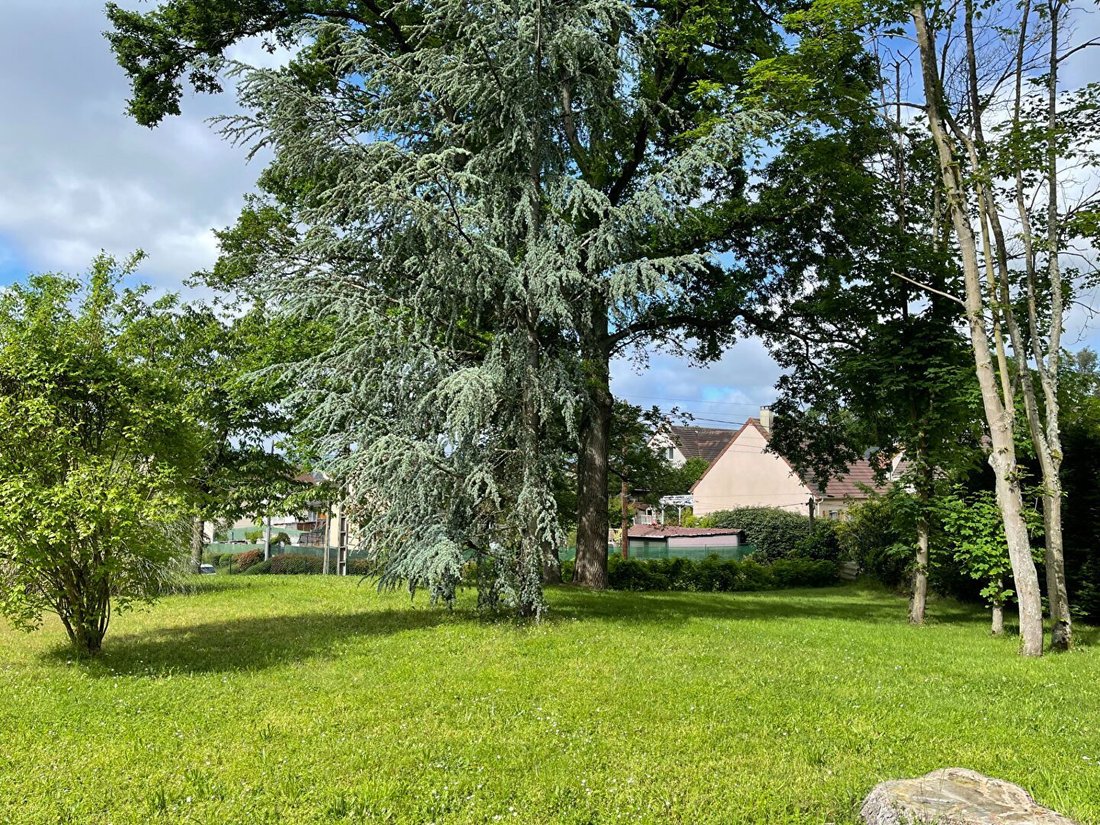 Land in Neauphle-le-Château, Ile-de-France, France 3 - 16479519