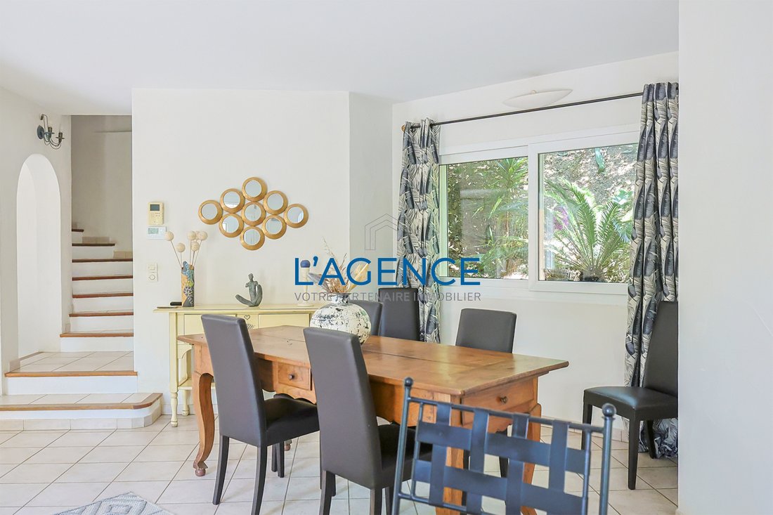 Villa in Hyeres, Provence-Alpes-Côte d'Azur, France 4 - 17929628