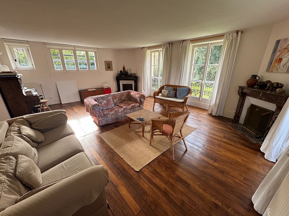 House in Montfort-l'Amaury, Ile-de-France, France 3 - 17431562