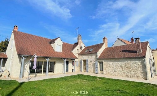 House in Senlis, Hauts-de-France, France 1