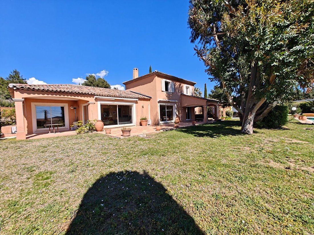 Villa in La Cadiere-d'Azur, Provence-Alpes-Côte d'Azur, France 5 - 17555275