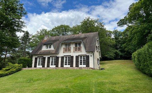 House in Jouars-Pontchartrain, Ile-de-France, France 1