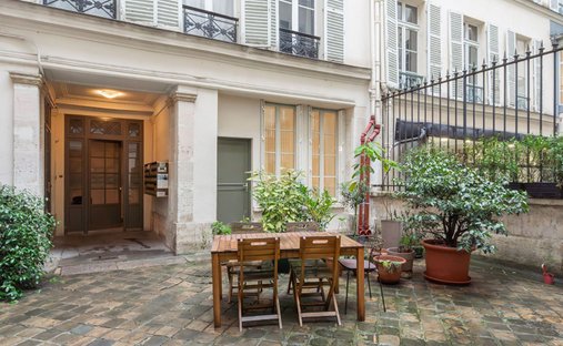 Apartment in Saint Philippe du Roule, Paris 8e Arrondissement, Paris 1