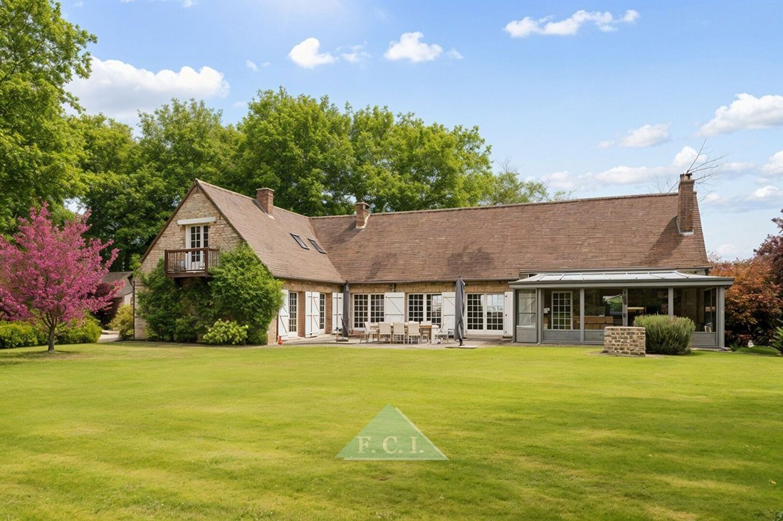 Estate in Houdan, Ile-de-France, France 1 - 17334316