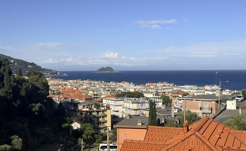 Penthouse in Western Hill, Alassio, Liguria 1