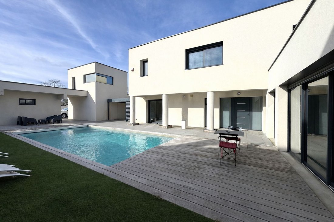 House in Saint Cyprien, Toulouse, France 2 - 16980606