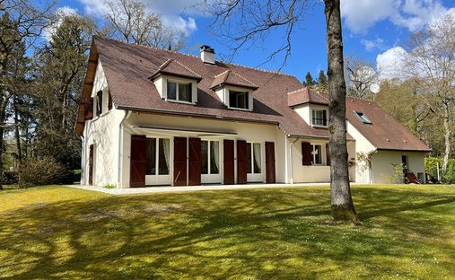 House in Ouest, Lamorlaye, France 1