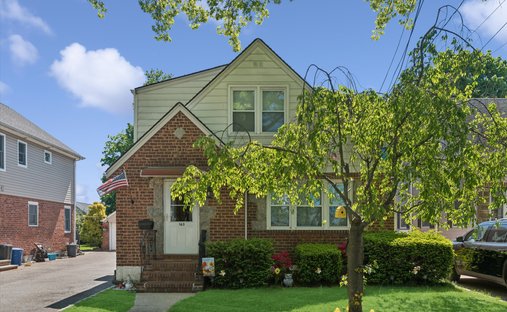 Apartment in North New Hyde Park, New York, United States 1