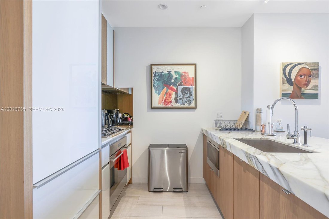 Condo in Miami, Florida, United States 4 - 17930063