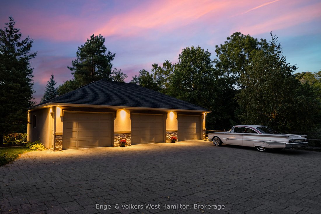 House in Hamilton, Ontario, Canada 3 - 17934875