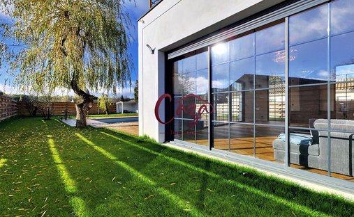 House in La Plaine, Saint-Loubes, France 1