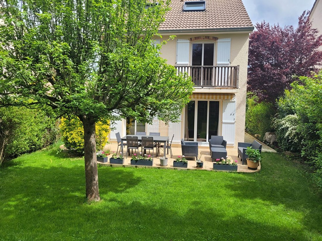House in Forêt, Saint-Germain-en-Laye, France 1 - 16066994