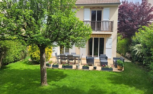 House in Forêt, Saint-Germain-en-Laye, France 1