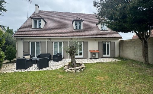 House in Orry-la-Ville, Hauts-de-France, France 1