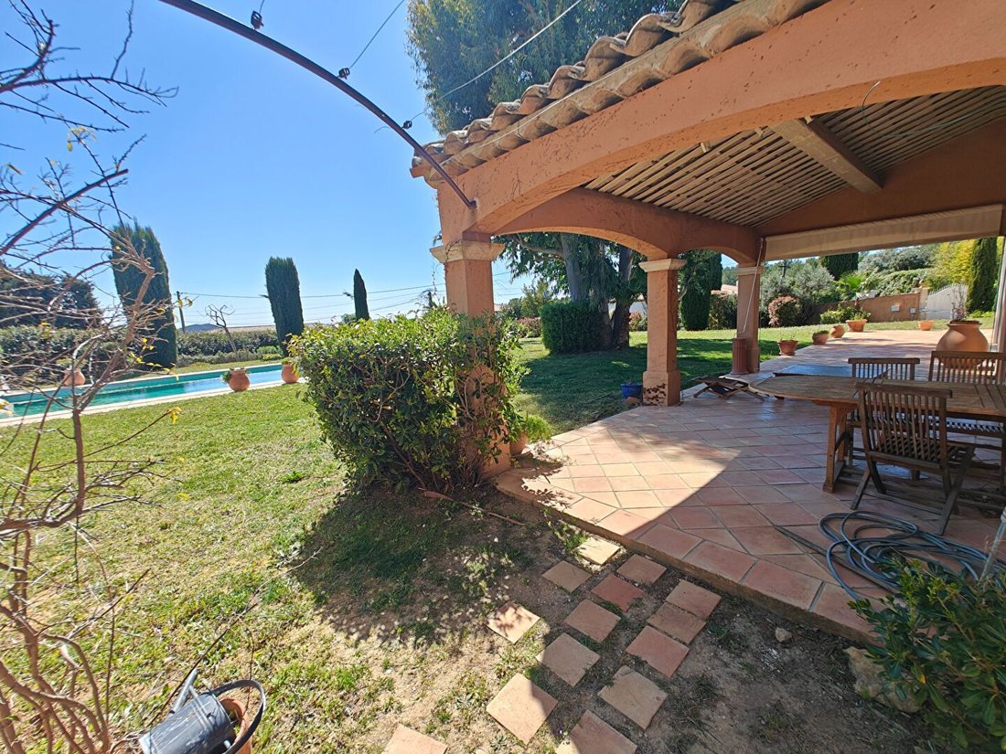 Villa in La Cadiere-d'Azur, Provence-Alpes-Côte d'Azur, France 3 - 17555275