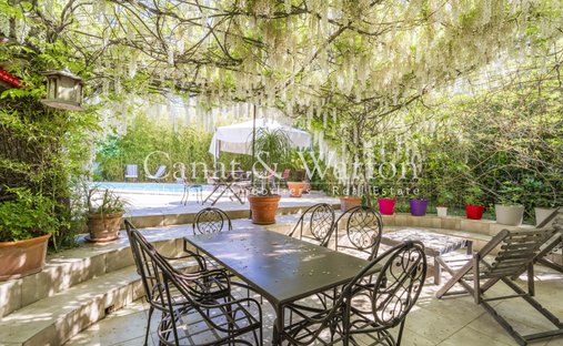 Villa in Aguillon, Toulon, France 1