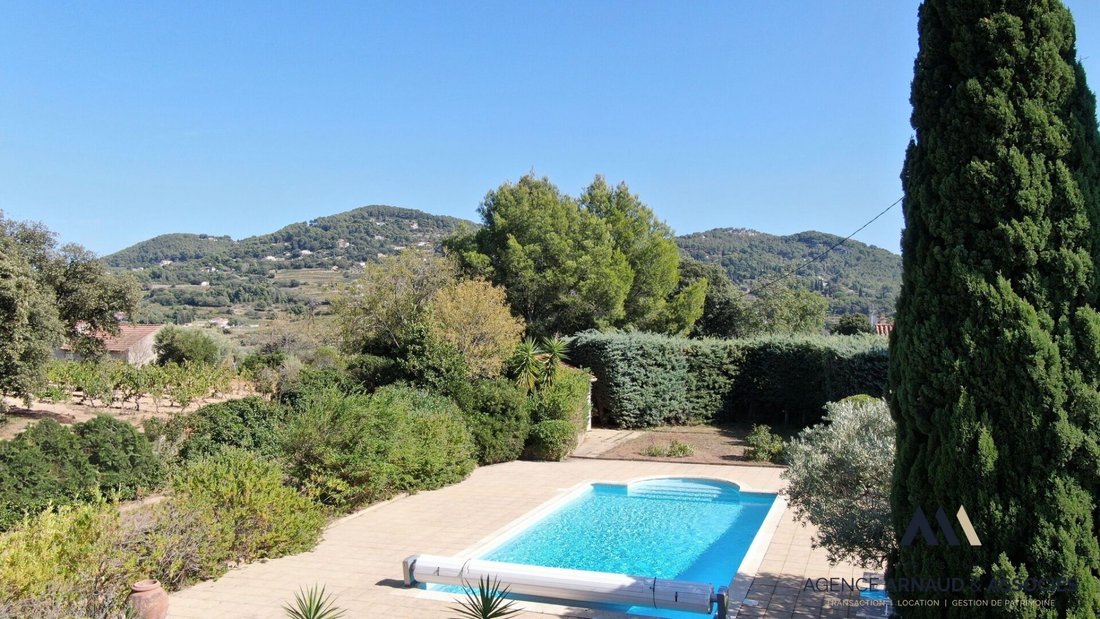 Villa in Saint-Cyr-sur-Mer, Provence-Alpes-Côte d'Azur, France 1 - 16227414