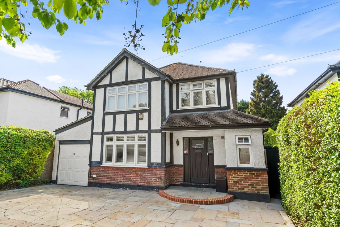 House in Nork, Reigate and Banstead, England 2 - 17932739