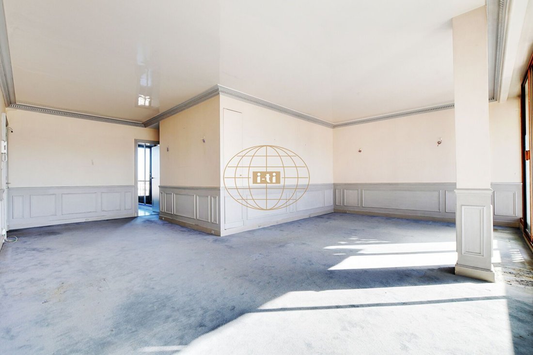 Apartment in Reine-Mairie, Boulogne-Billancourt, France 5 - 17656085