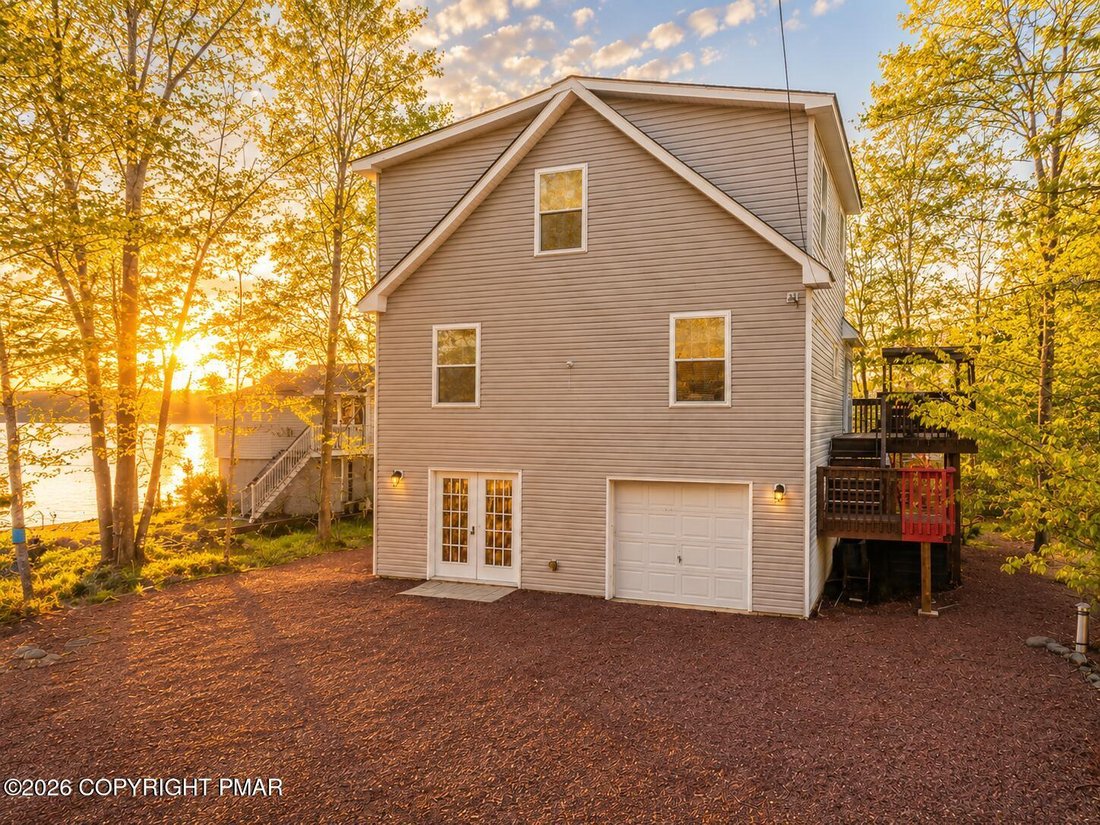 House in Arrowhead Lake, Pennsylvania, United States 3 - 17935499