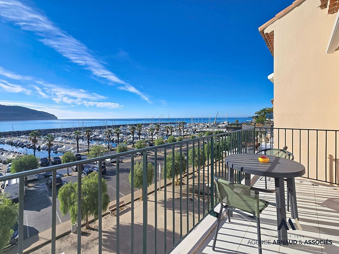 Apartment in Saint-Cyr-sur-Mer, Provence-Alpes-Côte d'Azur, France 3 - 16714376
