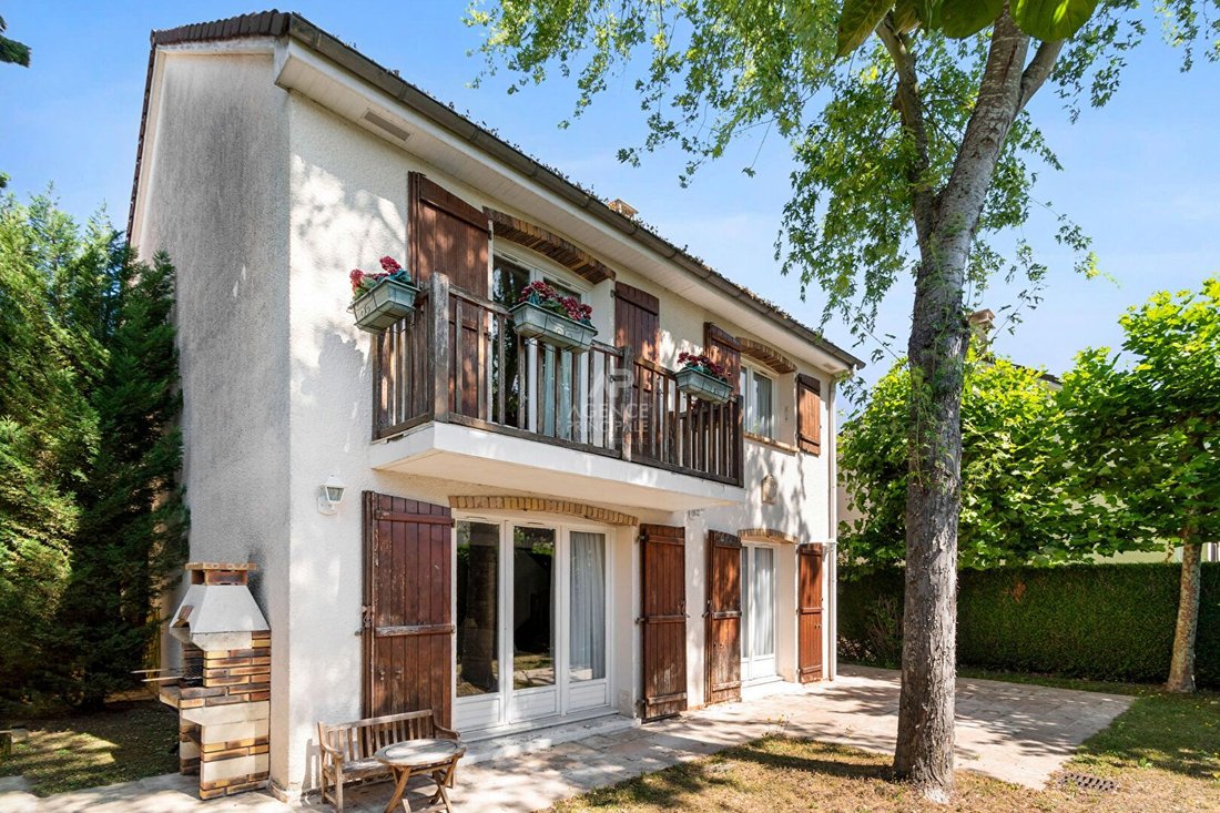 House in Forêt, Saint-Germain-en-Laye, France 4 - 17697317
