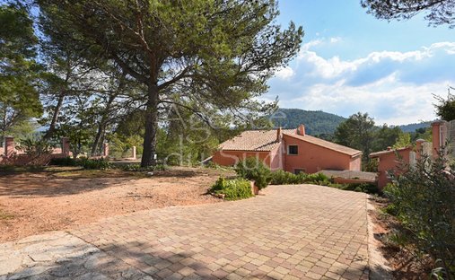House in La Destrousse, Provence-Alpes-Côte d'Azur, France 1
