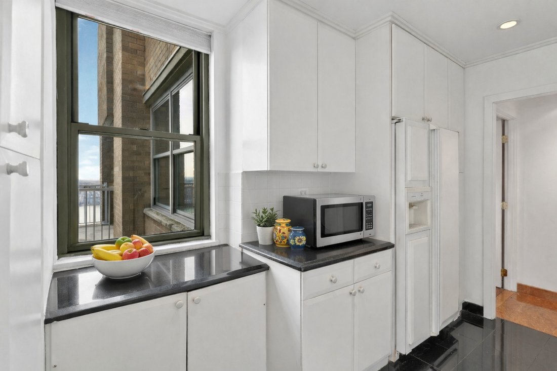 Co Op in New York, New York, United States 4 - 17384229