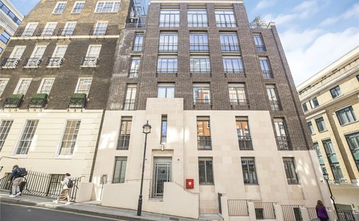 Apartment in Charing Cross, Westminster, England 1