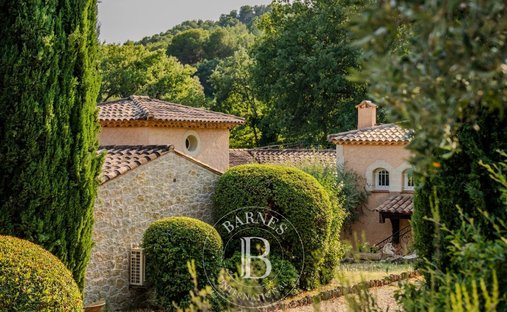 Estate in Sillans-la-Cascade, Provence-Alpes-Côte d'Azur, France 1