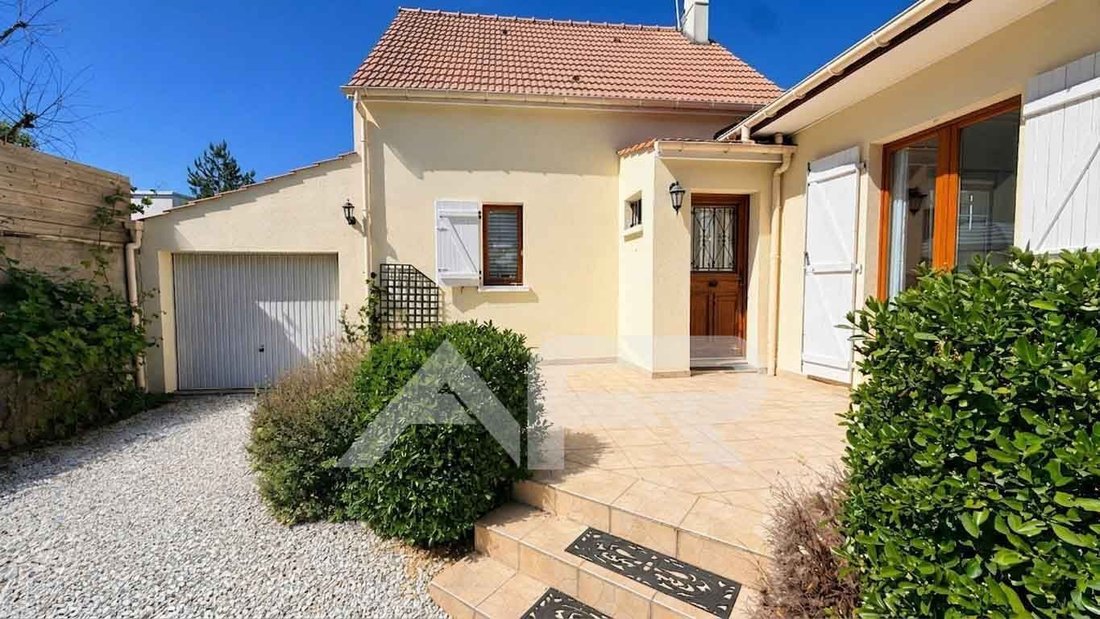 House in Chatou, Ile-de-France, France 2 - 17829013