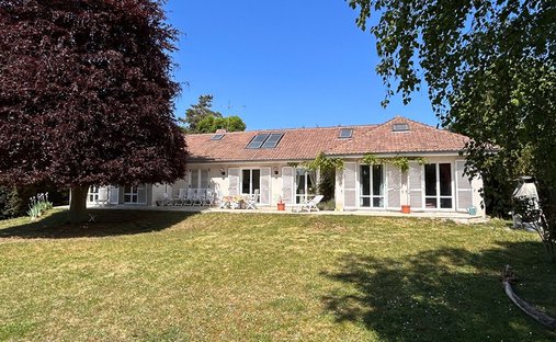 House in Ouest, Lamorlaye, France 1