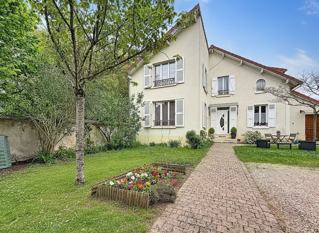 House in Village Doumer, Carrieres-sur-Seine, France 1 - 17759870