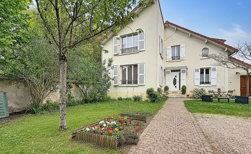 House in Centre Ville, Rueil-Malmaison, France 1