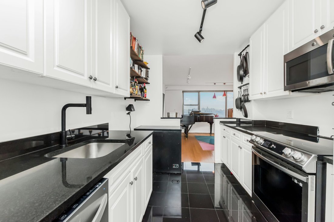 Co Op in New York, New York, United States 5 - 16859779