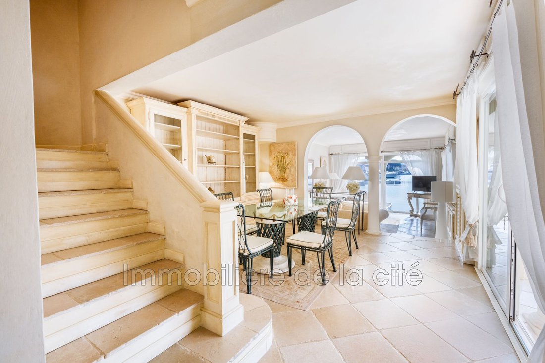 Villa in Grimaud, Provence-Alpes-Côte d'Azur, France 3 - 13774261